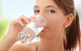Rückenschmerzen lindern durch Wasser