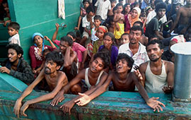 Boot-verzweifelte-Flüchtlinge
