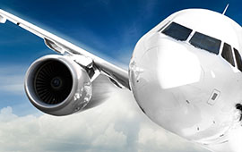 Flugzeug-abdrehen-Wolken