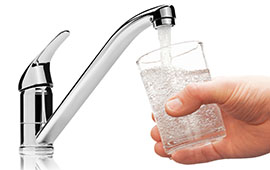 Wasserhahn-Glass