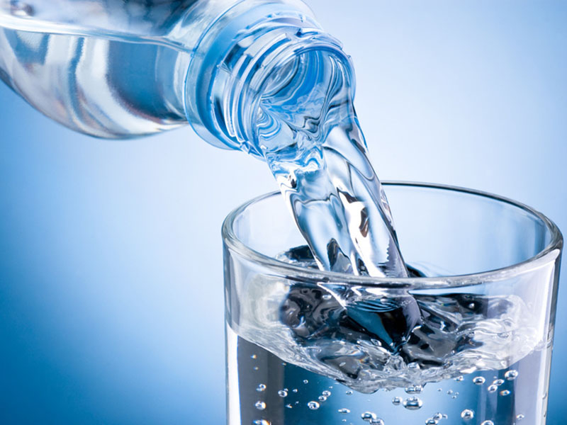 DEHF-Plastiktrinkflasche-Glas