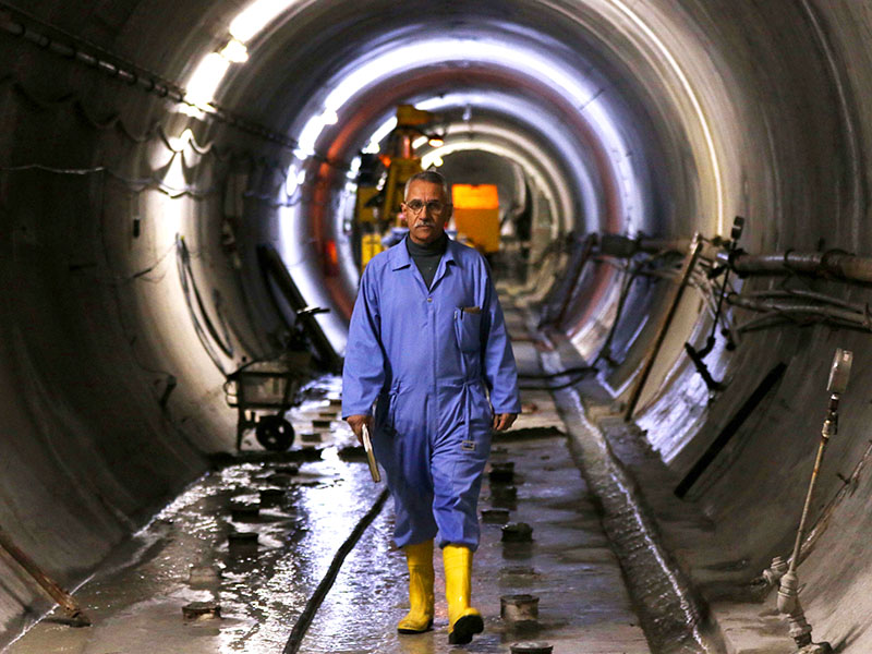 Arbeiter-im-Wasserwerktunnel